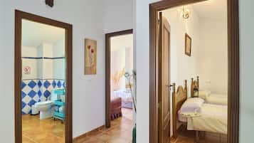 5 slaapkamers, een strijkplank/strijkijzer, gratis wifi, beddengoed