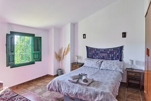 5 chambres, fer et planche à repasser, Wi-Fi gratuit, draps fournis