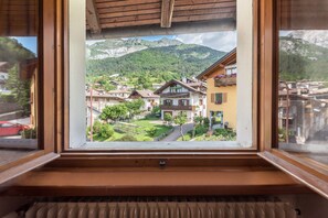 Interior - Apartment "Glolo 2" in the South of the Beautiful Lago di Molveno (San Lorenzo Dorsino)