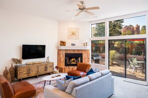 Smart TV, fireplace, Netflix, Hulu - WEST SEDONA RETREAT w/ VIEWS of Coffee Pot Rock! (Sedona)