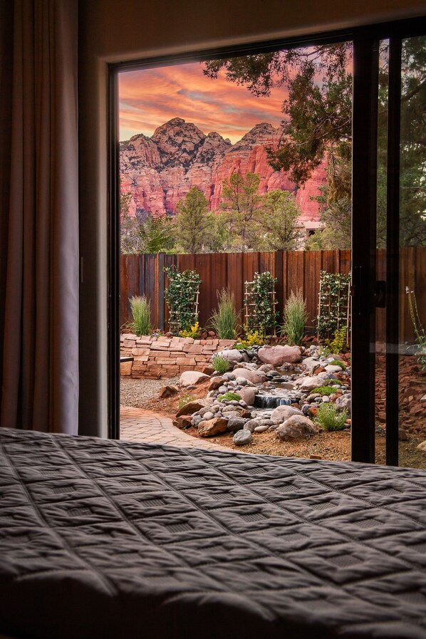 3 bedrooms, desk, free WiFi, bed sheets