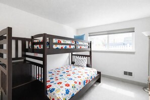 3 bedrooms, desk, iron/ironing board, travel crib