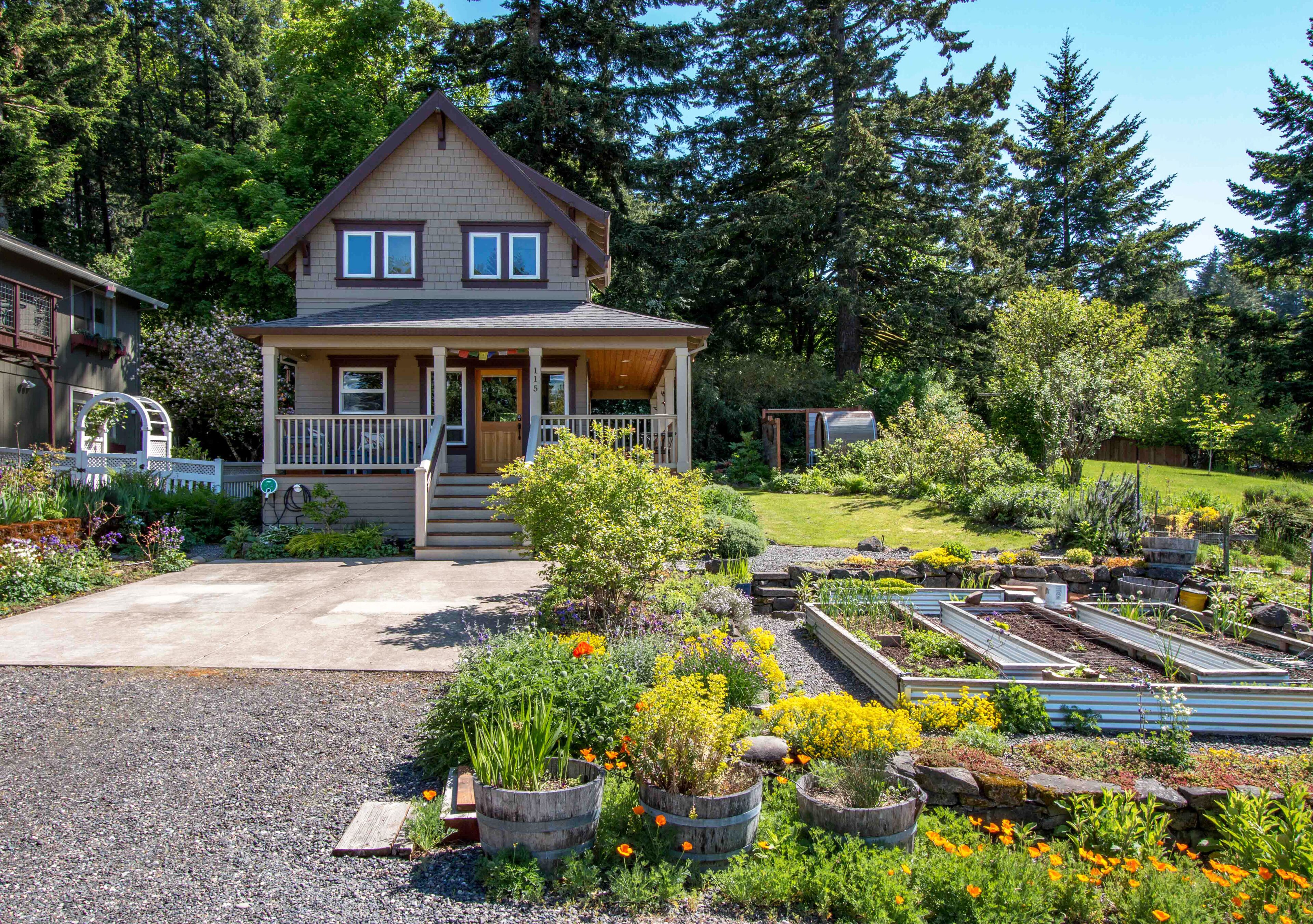 Cascade Locks Downtown Cottage, Sauna, Walk to Downtown, Dry Creek Trailhead