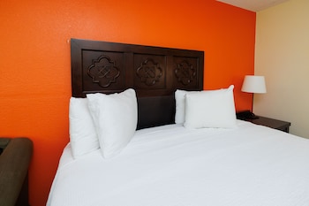 Standard Queen Bed with a Sofa Bed | 1 bedroom, desk, soundproofing, iron/ironing board at Garnet Inn & Suites, Orlando