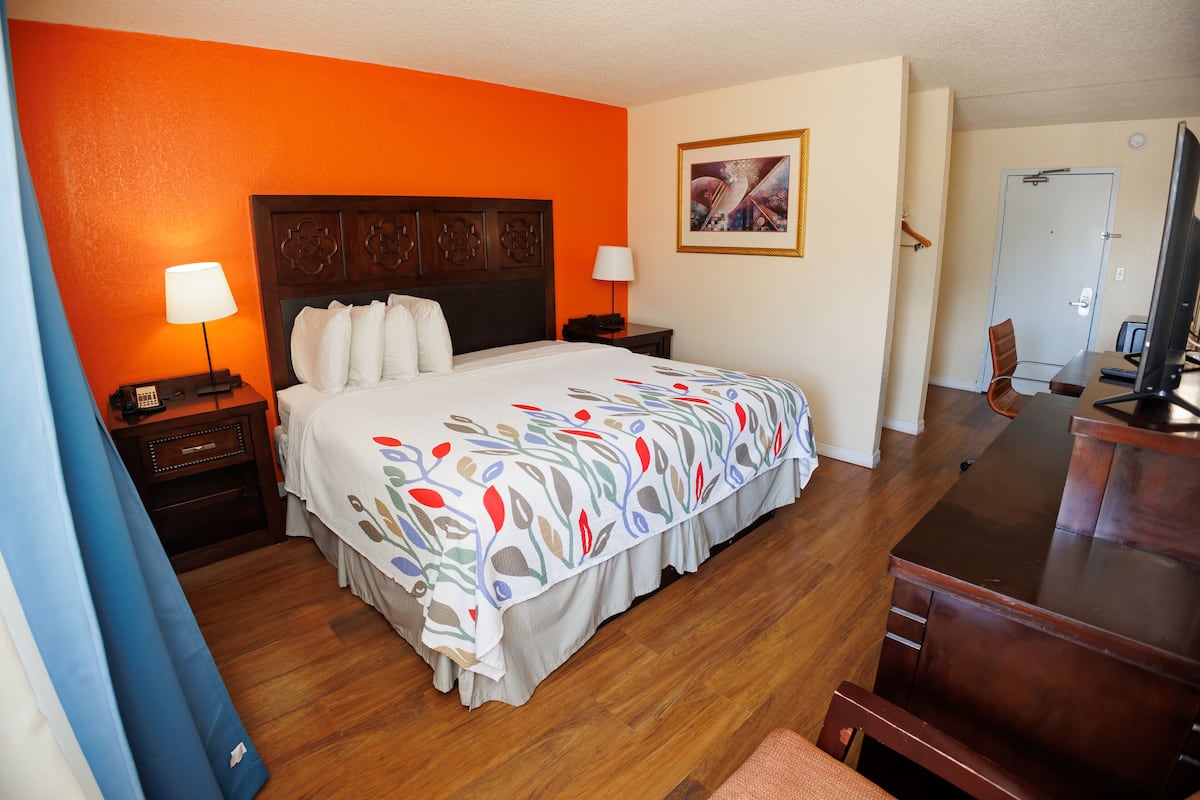 1 chambre, bureau, chambres insonorisées, fer et planche à repasser