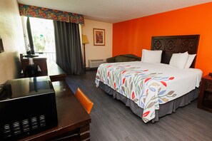 Standard-Doppelzimmer, 1 Queen-Bett | Schreibtisch, schallisolierte Zimmer, Bügeleisen/Bügelbrett