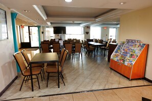 Free daily continental breakfast
