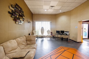 Sitting area in hotel lobby at Garnet Inn & Suites, Orlando
