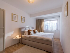 1 bedroom, travel crib, WiFi, bed sheets