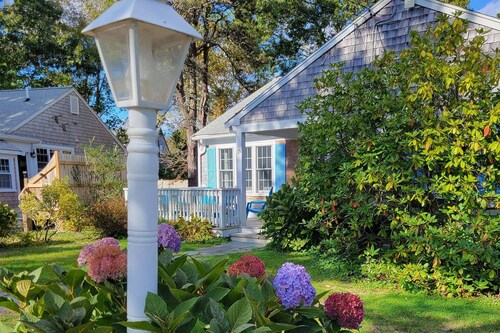 Walk To Beaches, Main Street, and Harbor. 3BR Cottage. Quiet Area. Captain Gosnold Village 15