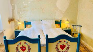3 bedrooms, in-room safe, WiFi, bed sheets