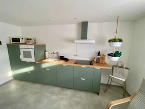 Fridge, microwave, oven, dishwasher
