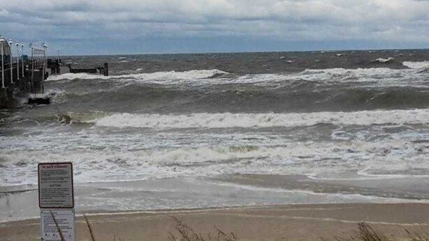A beach with rough waves and a cloudy sky. - FeWo Hänsel, Germany (Zinnowitz)