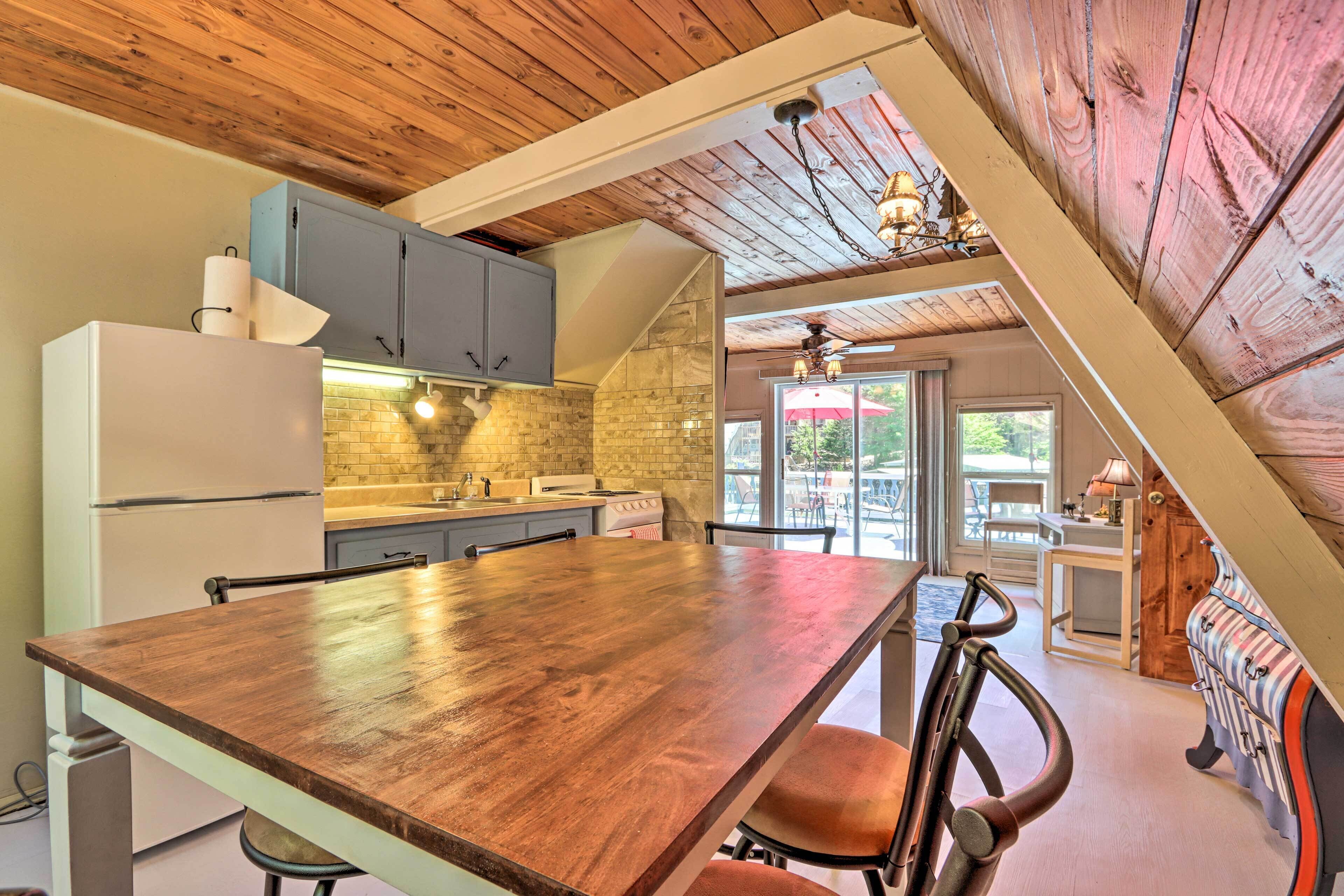 Lakefront Rocky Mount Cabin w/ Dock & Kayaks!