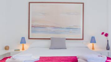 2 slaapkamers, een strijkplank/strijkijzer, internet, beddengoed