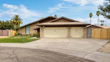 House, 4 Bedrooms | Exterior