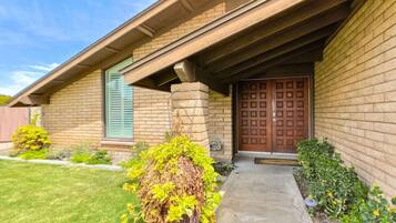 House, 4 Bedrooms | Exterior