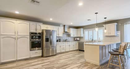 Glendale Charm by Casago