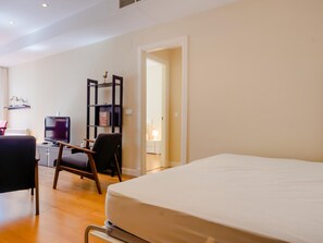 2 bedrooms, iron/ironing board, Internet, bed sheets - One bedroom. pool, WIFI (El Puerto de Santa María)