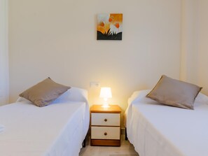 2 chambres, fer et planche à repasser, accès Internet, draps fournis