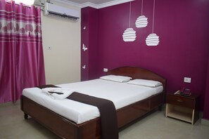 Free WiFi, bed sheets - Golden Sun Inn (Puducherry)