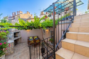 Terrace/patio - Apartment Igor is located in Pula, 100 m from the Pula Arena. (Pula)