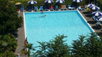 Außenpool (je nach Saison geöffnet)