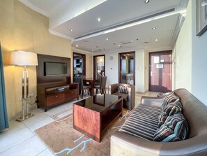 One Bedroom Apartment City View with Balcony | Living area