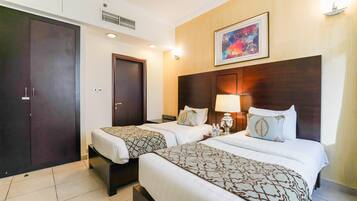 Two Bedroom Apartment with Balcony | In-room safe, individually furnished, desk, laptop workspace