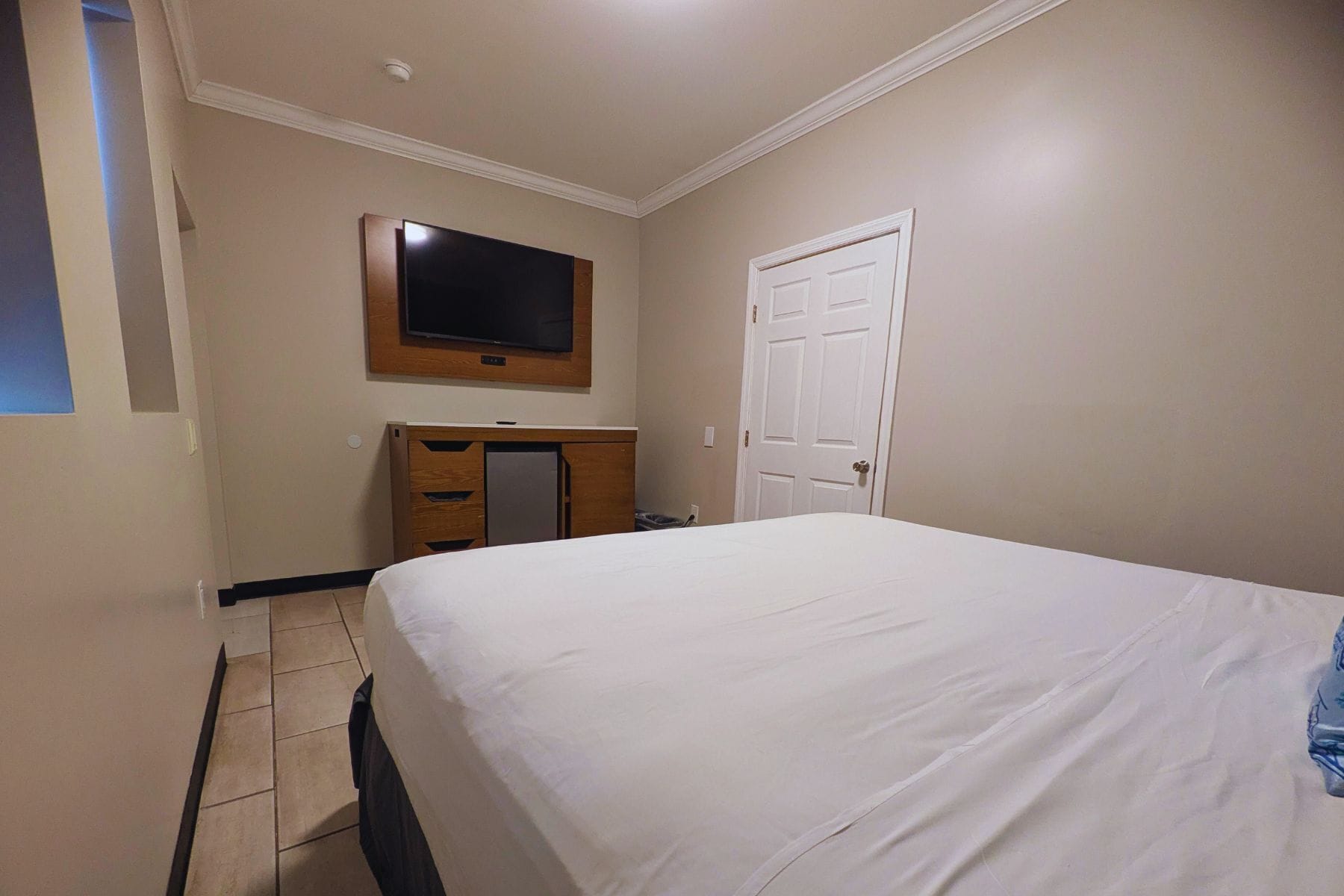 Single Room, Accessible | Down comforters, blackout drapes, WiFi (free)