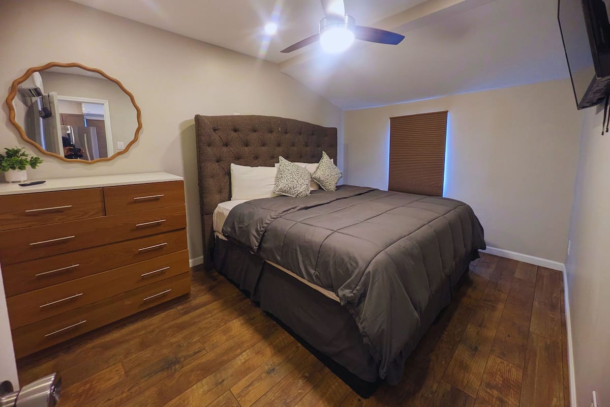 Casa de campo Deluxe | Edredón, camas Select Comfort, cortinas blackout y wifi gratis