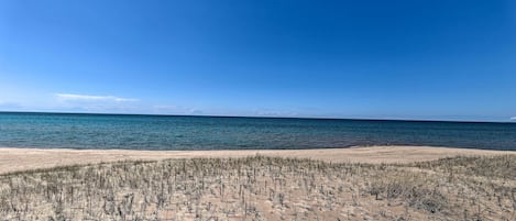 Una spiaggia nelle vicinanze