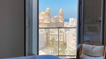 3 slaapkamers, een strijkplank/strijkijzer, reisbedje, wifi