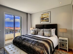 3 bedrooms, iron/ironing board, travel cot, free WiFi