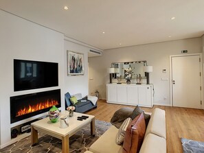 TV, fireplace - Paradise Apartment by LovelyStay (Funchal)