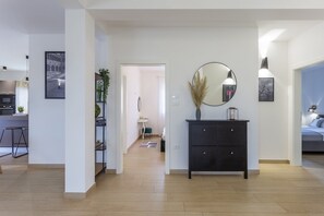 3 Schlafzimmer, Zimmersafe, Schreibtisch, Bügeleisen/Bügelbrett