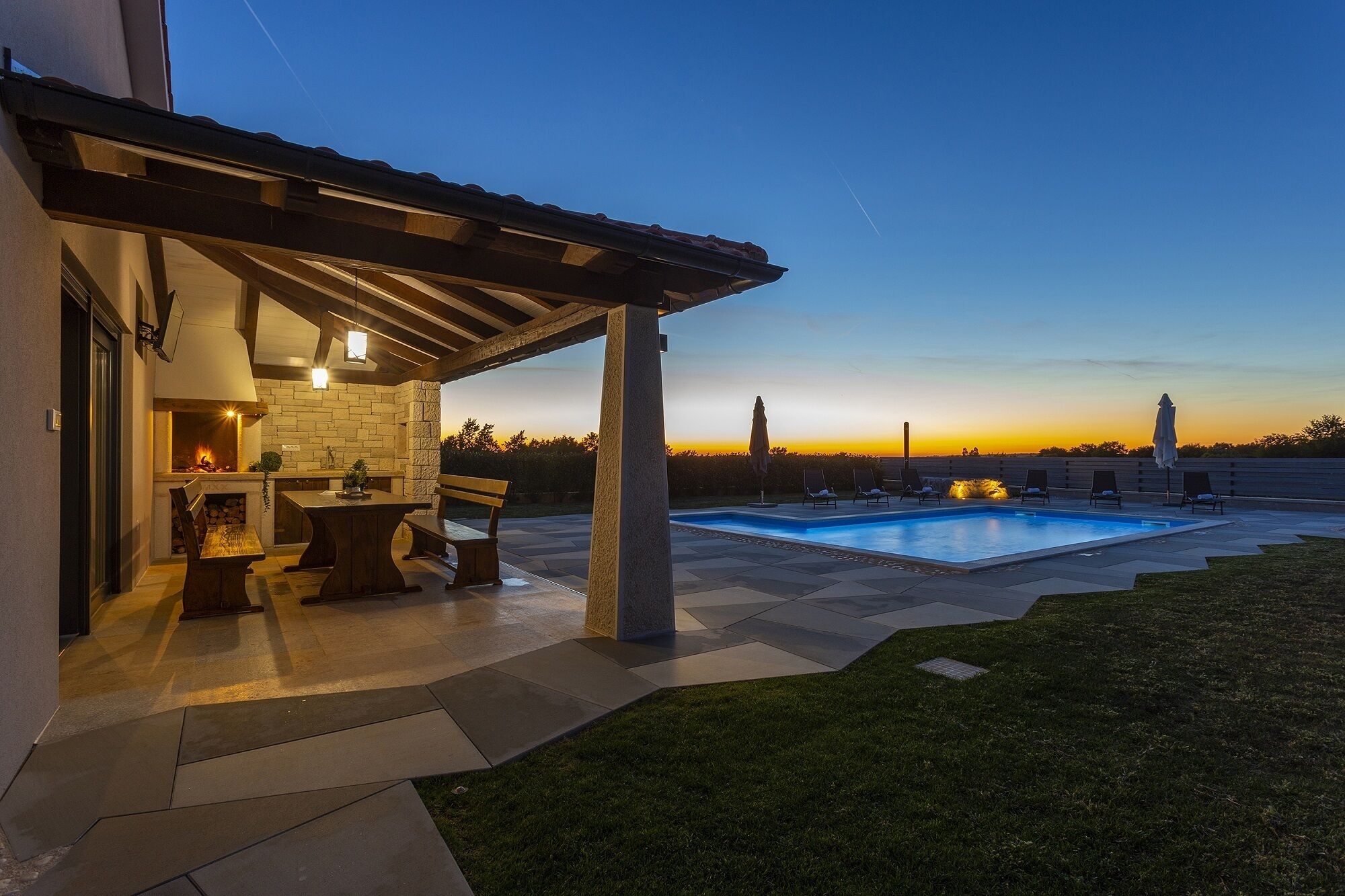 تناول الطعام بالخارج