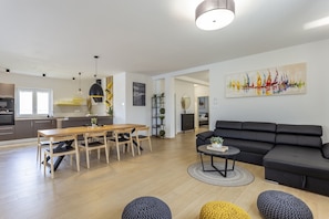 Smart-TV, Kamin, DVD-Player, Tischtennisplatte