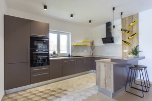 Fridge, microwave, oven, stovetop