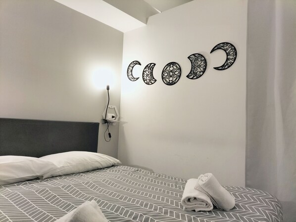 1 bedroom, desk, travel cot, free WiFi - Theatron House 2 - Historic Center / Roman Theater (Catania)