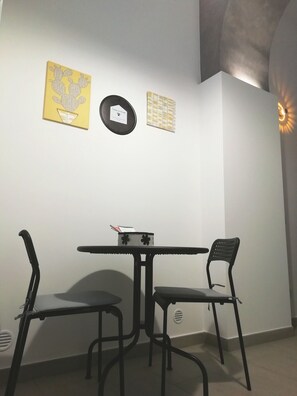 Dining - Theatron House 2 - Historic Center / Roman Theater (Catania)