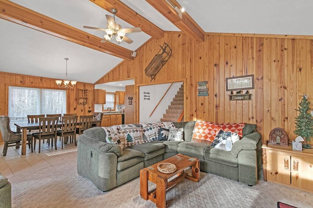 Trailside Chalet featuring Wrap Around Deck & Private Hot Tub just outside of 7 Springs Resort