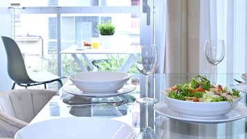 Appartement, 2 chambres, balcon | Salle Ă manger