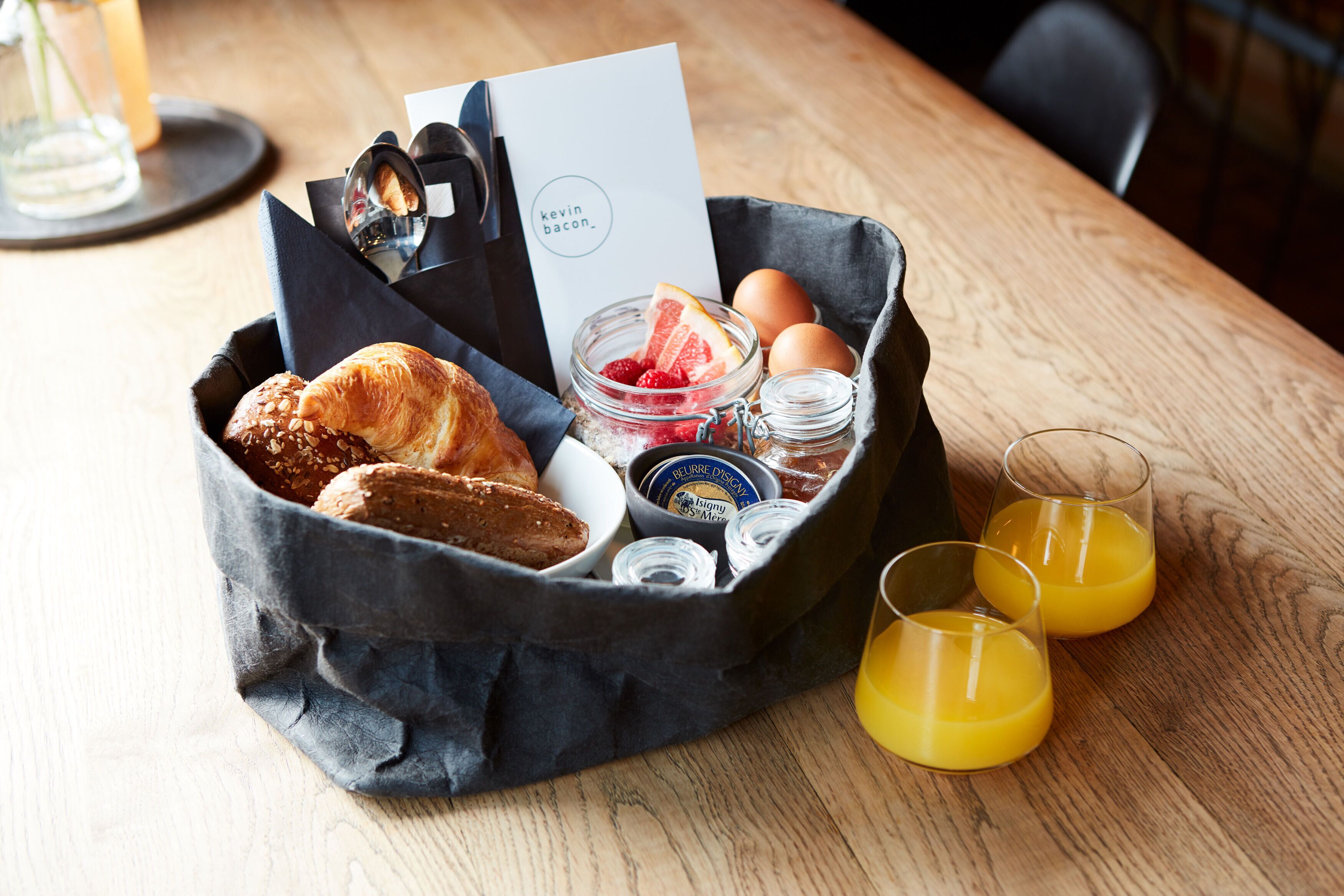 daily buffet breakfast (eur 15 per person)