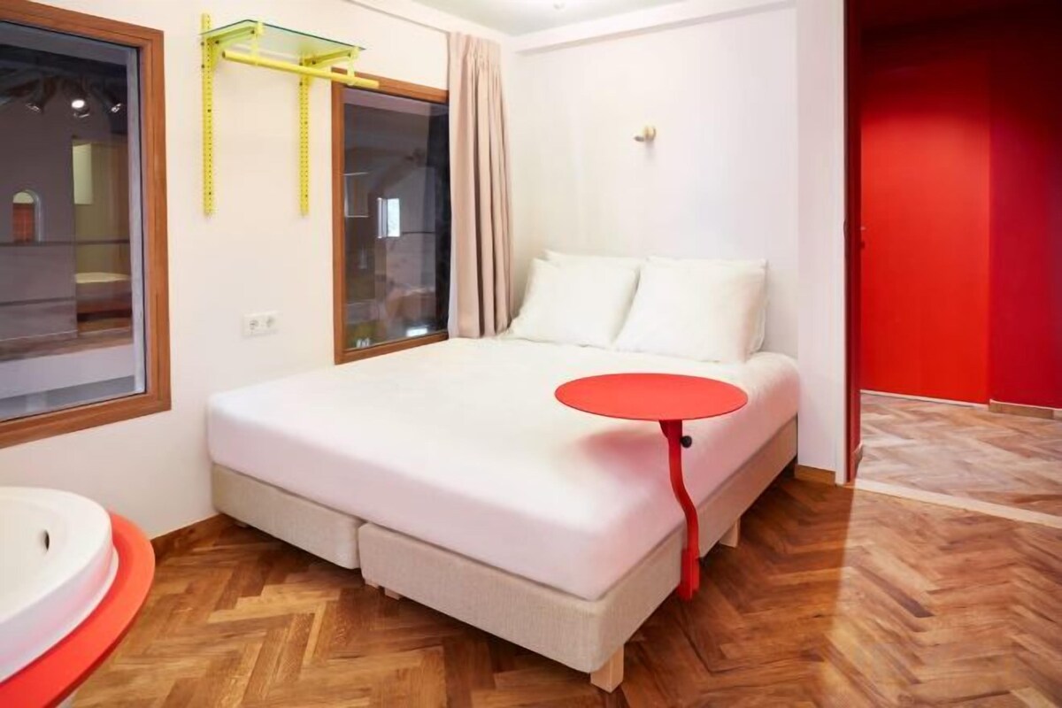 Iron/ironing board (on request), WiFi (free), bed sheets