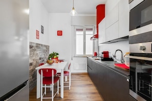 Micro-ondes, four, plaque de cuisson, lave-vaisselle