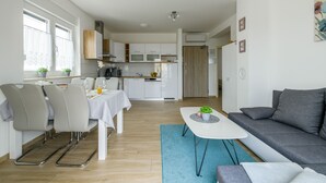 A modern apartment with a dining area, kitchen, and living room. - Apartment Kate with balcony (Pula)
