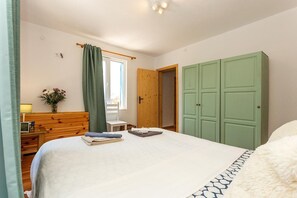 4 Schlafzimmer, Bügeleisen/Bügelbrett, Reisekinderbett, WLAN