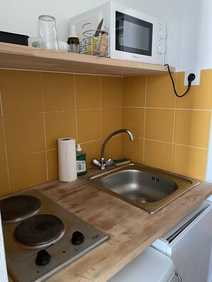 Fridge, microwave, stovetop, dining tables