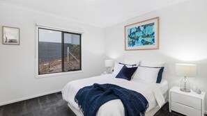4 bedrooms, internet, bed sheets